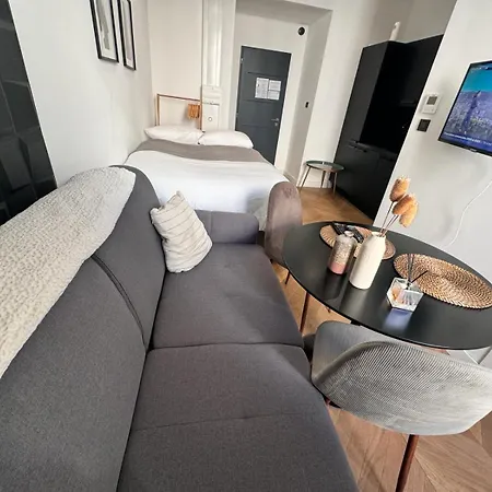 Chic Cozy In The Heart Of The Apartmán